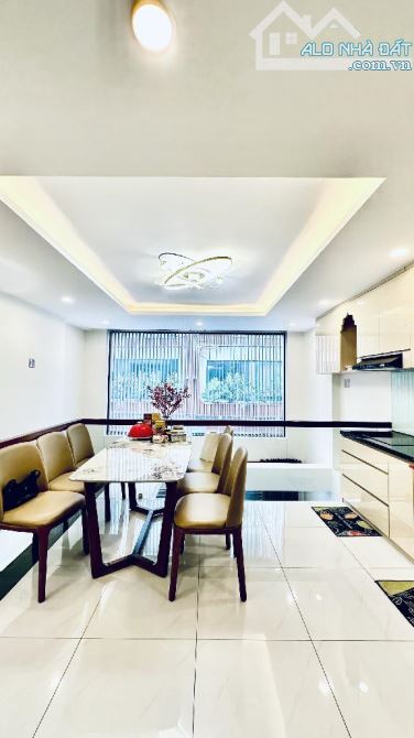 KHU NHÀ LIÊN KẾ SANG TRỌNG – 40M2 – 5 TẦNG – GẦN MẶT TIỀN NGUYỄN VĂN NGHI – HẺM XH - 7.9T - 6