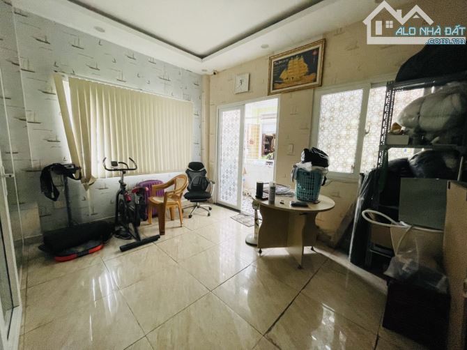 Trần Minh Quyền - 3 tháng 2. Q10. Nhà 3 tầng HC đủ. 3PN. Ngang gần 5M đẹp. Chỉ 8,x tỷ - 7