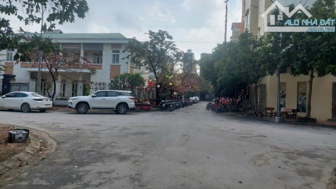 NHÀ ĐẸP 5T*ĐẤU GIÁ PHÚ LƯƠNG*Ô TÔ TẢI ĐỖ TRƯỚC NHÀ,GẦN CHỢ,TRƯỜNG HỌC,WEW THOÁNG.