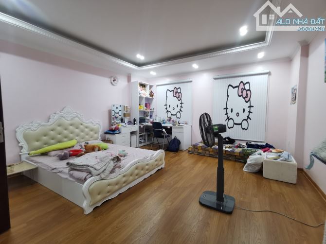 Bán gấp nhà Mp Chiến Thắng, dt 82m2, 6t thang máy, mt 4.8m. Giá 30 Tỷ.  Lh Huy Ông Địa