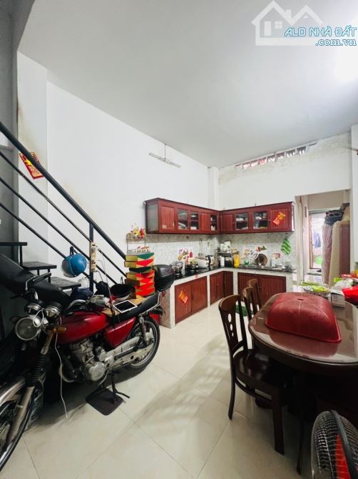 BÁN NHÀ TRỊNH ĐÌNH TRỌNG - TÂN PHÚ - SÁT ĐẪM SEN-KO QUY HOẠCH, KO LỘ GIỚI - 2 TẦNG - 68M2
