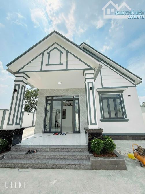 Bán biệt thư 300m2 mới toan full thổ cư gần ngã tư Xoài Đôi