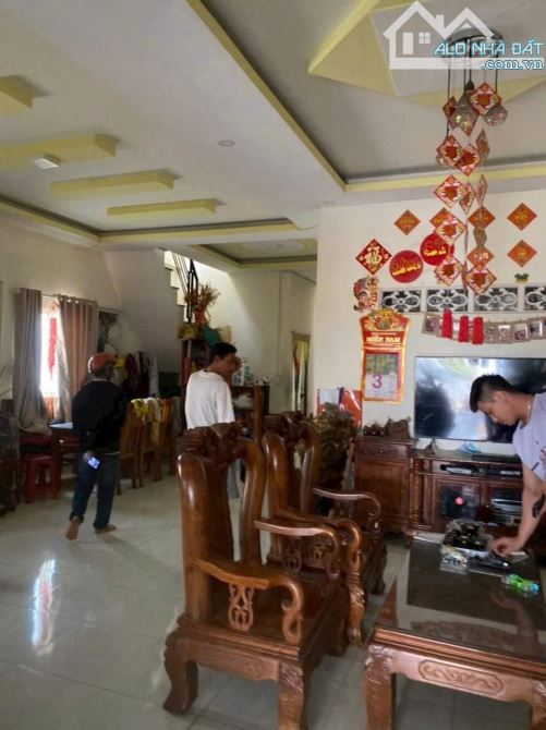 Bán nhà góc 2mt kd 6.6*20m lầu trệt Trương Thị Như. Hóc môn