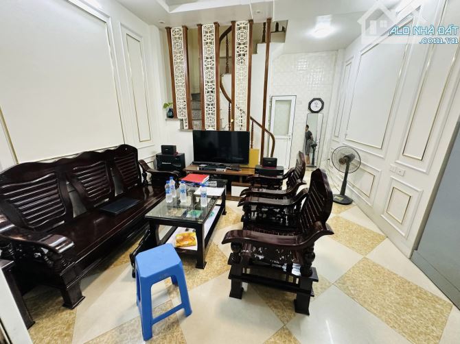 Bán nhà đẹp Thanh Lân, 30m2, 4 tầng, 10m ra ô tô tránh, 4.5 tỷ