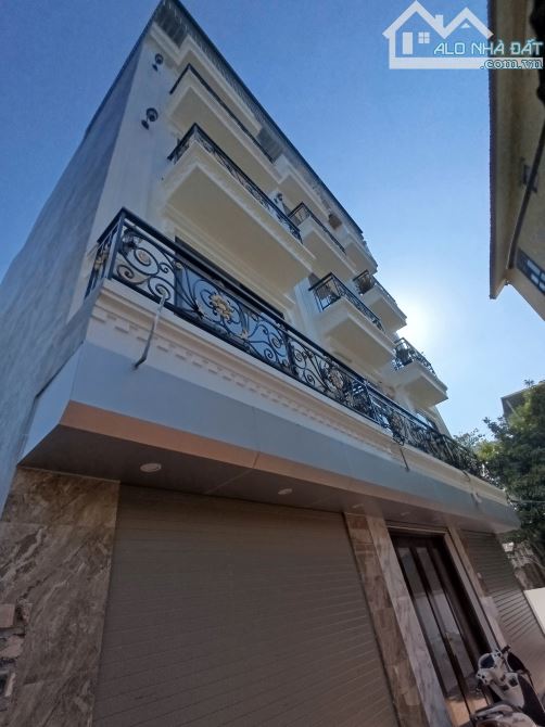 Bán Nhà Nguyễn Khoái, Nhà 5 Tầng Xây Mới Cực Đẹp, Ngõ Rộng, Gần Ô Tô Tránh, Giá 4.9 Tỷ