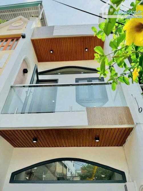 Bán nhà sát MT Nguyên Hồng, P11, 60m2 chỉ hơn 5 tỷ KHÔNG CÓ CĂN THỨ 2