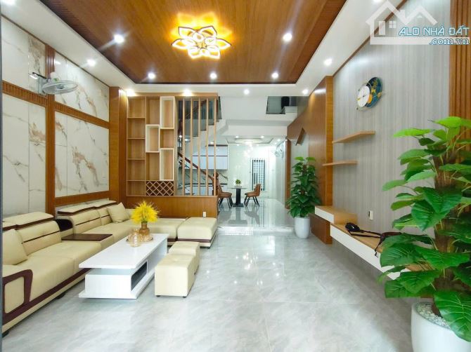 Nhà đẹp Hòa Minh giá nhỉnh 5 tỷ. Sở hữu 4 tầng