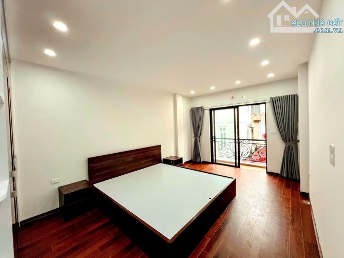 Bán nhà phố Hoàng Văn Thái Thanh Xuân 40m2, 8T,thang máy, ôtô đỗ cửa nhỉnh 14tỷ