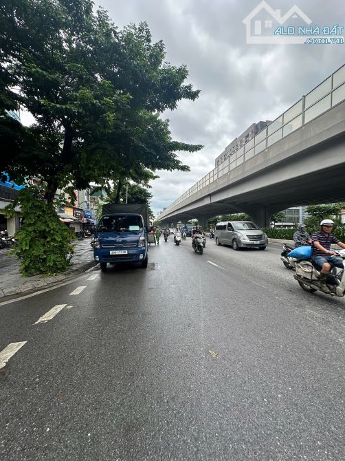 Bán nhà Quận Cầu Giấy Ô tô tránh, Kinh doanh. 40m2, MT 7,6m.