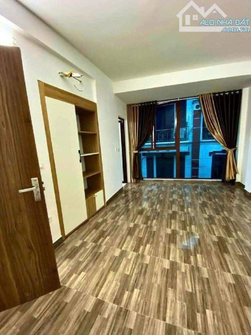 Nhà mới Ngọc Lâm GARA ÔTÔ Thang Máy  DT 43m² 7T MT 3.6m Ngõ 2 ÔTÔ Tránh Thông Xát Đường Ng