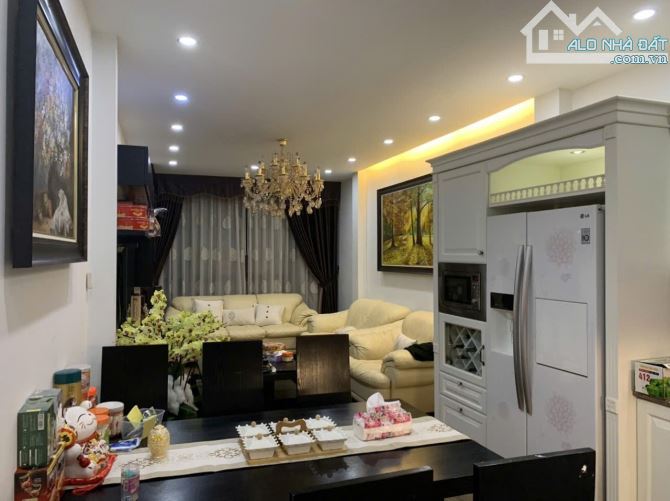 ĐẸP MĂT PHỐ VIP HOÀNG CẦU TRẦN QUANG DIỆU KD ĐA DẠNG 48m2 6TẦNG THANG MÁY SỔ ĐẸP hơn 23 tỷ