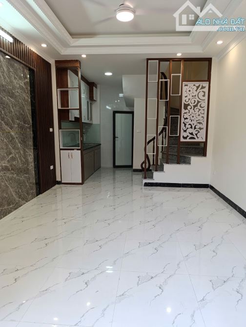 Bán Nhà Nguyễn Khoái, Nhà 5 Tầng Xây Mới Cực Đẹp, Ngõ Rộng, Gần Ô Tô Tránh, Giá 4.9 Tỷ - 1