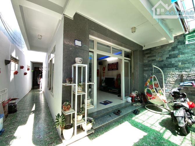 Bán nhà 2 tầng hẻm đường 2/4 Vạn Thắng, Nha Trang gần chợ Đầm - 1