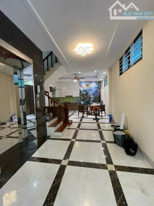 Bán nhà phố Nguyễn Văn Cừ - Long Biên, 70m2, Thang Máy, Gara. LÔ GÓC, Nở hậu. - 1