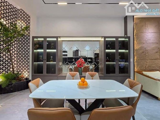 BÁN GẤP NHÀ PHỐ NGUYỄN SƠN 61M x 6 TẦNG, THANG MÁY, Ô TÔ, FULL NỘI THẤT. NHỈNH 10 TỶ - 1