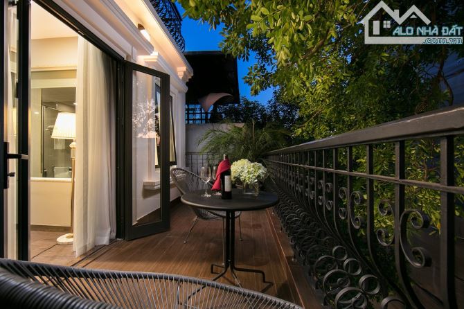 Bán Khách Sạn Mặt Phố Nhà Chung, Hoàn Kiếm, đang KD cực tốt, DT 145m2 x 11 Tầng Giá 168 Tỷ - 1