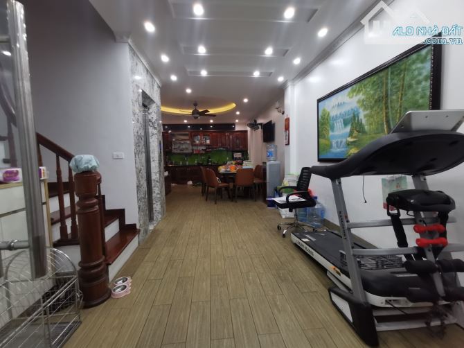 Bán gấp nhà Mp Chiến Thắng, dt 82m2, 6t thang máy, mt 4.8m. Giá 30 Tỷ.  Lh Huy Ông Địa - 2