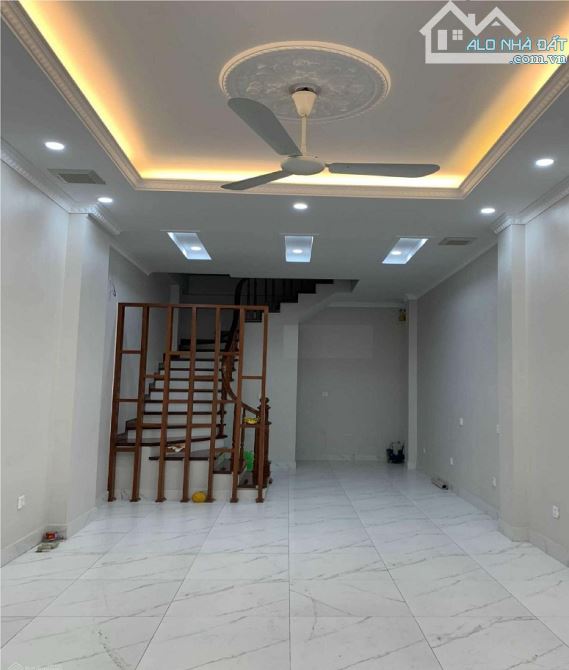 Cho thuê căn nhà 40m2 x 6 tầng tại ngõ 261 phố Trần Quốc Hoàn cạnh đường Phạm Văn Đồng - 2