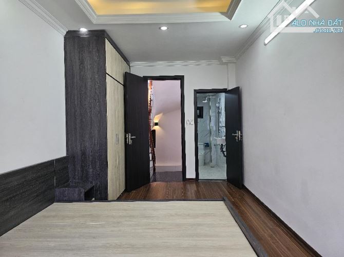 Bán nhà Vĩnh Hưng, vị trí đẹp, ngõ thông oto đỗ cổng, tặng nội thất, 30m2x 5 tầng, 5.75 tỷ - 2