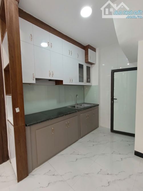 Bán Nhà Nguyễn Khoái, Nhà 5 Tầng Xây Mới Cực Đẹp, Ngõ Rộng, Gần Ô Tô Tránh, Giá 4.9 Tỷ - 2