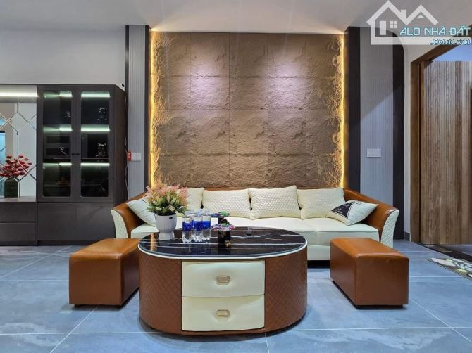 BÁN GẤP NHÀ PHỐ NGUYỄN SƠN 61M x 6 TẦNG, THANG MÁY, Ô TÔ, FULL NỘI THẤT. NHỈNH 10 TỶ - 2