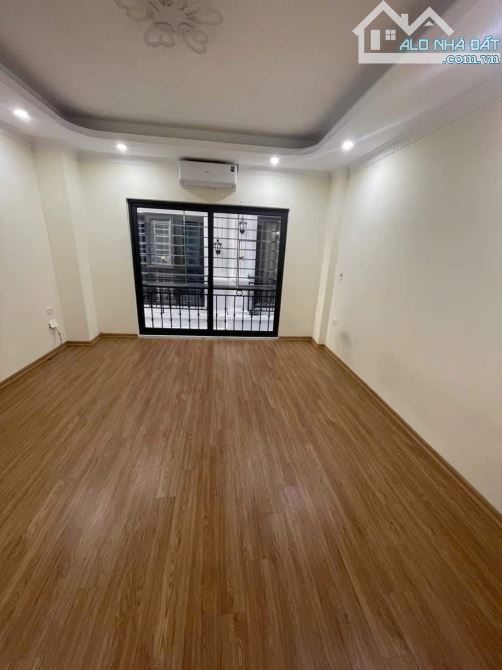 Bán nhà gần cấp 1 Cự Khối, Long Biên.ô tô vào nhỉnh 4 tỷ, dòng tiền 15 triệu /1T - 2