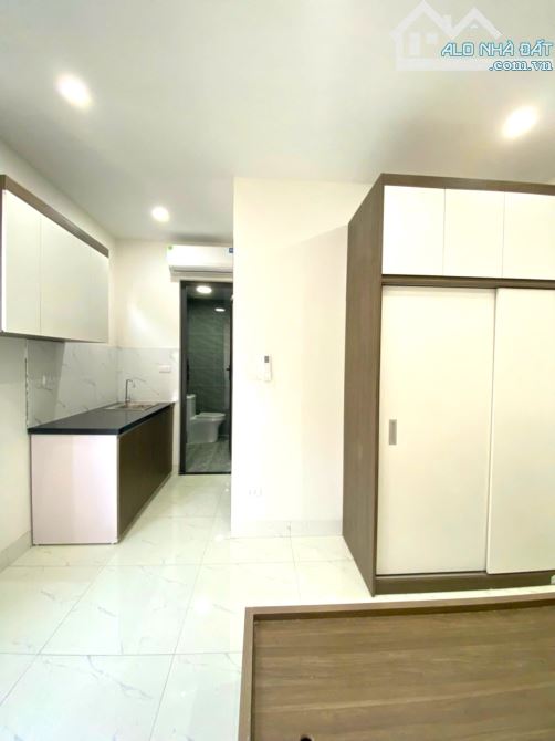 Bán Tòa nhà CHDV Minh Khai 70m2- 7 tầng thang máy - Gần ô tô - 3