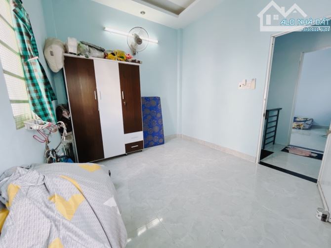 Bán nhà Âu Dương Lân, quận 8, 52m2, 3 tầng, ngang 4, không quy hoạch, sổ hồng riêng, nhỉnh - 3