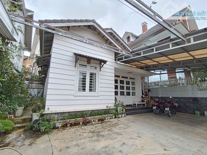 Bán Villa 224 gần Hồ Xuân Hương Đà Lạt 500 mét đến Hồ Xuân Hương Đường ô tô vào nhà, +sân - 3