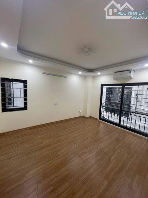 Bán nhà gần cấp 1 Cự Khối, Long Biên.ô tô vào nhỉnh 4 tỷ, dòng tiền 15 triệu /1T - 3