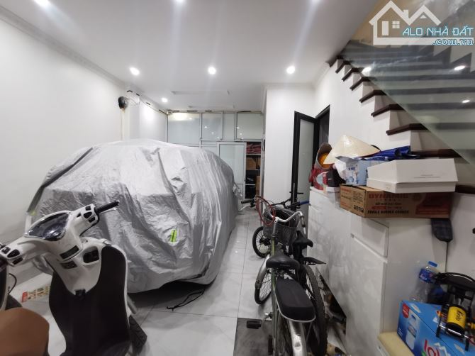 Bán gấp nhà Mp Chiến Thắng, dt 82m2, 6t thang máy, mt 4.8m. Giá 30 Tỷ.  Lh Huy Ông Địa - 4