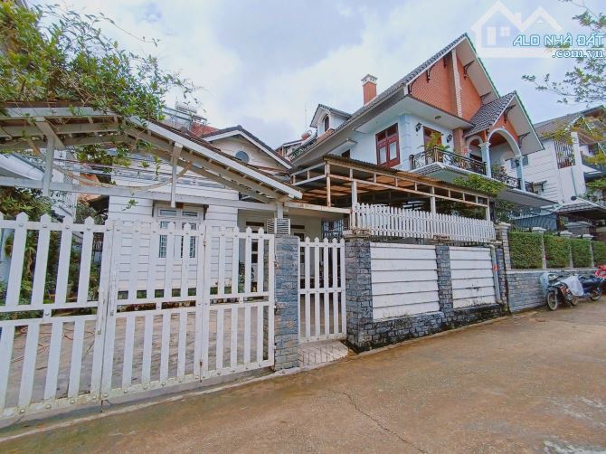 Bán Villa 224 gần Hồ Xuân Hương Đà Lạt 500 mét đến Hồ Xuân Hương Đường ô tô vào nhà, +sân - 4