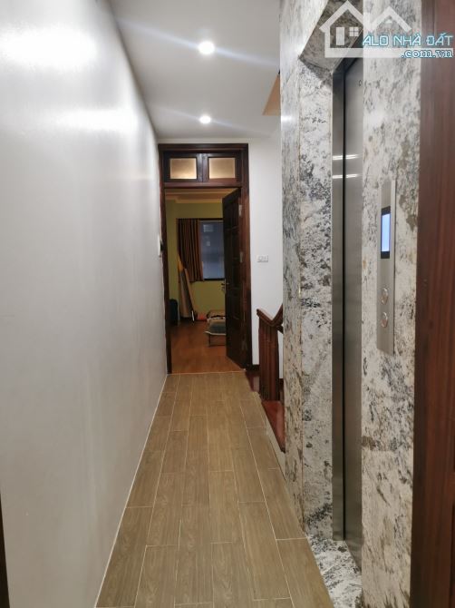 Bán gấp nhà Mp Chiến Thắng, dt 82m2, 6t thang máy, mt 4.8m. Giá 30 Tỷ.  Lh Huy Ông Địa - 5