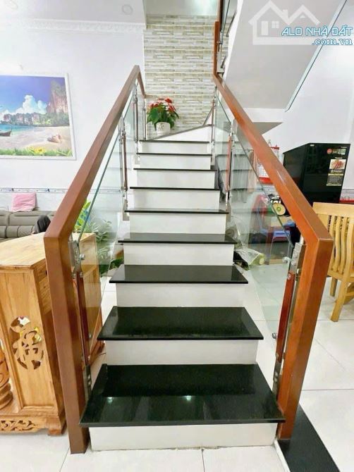 Nhà 1 Trệt 1 Lầu  70m2 HXH 4M Ngay Trường Cấp 2 Tân Bình Giá 2ty800tr TL - 6