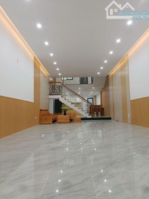 Bán nhà 3 tầng MT Bùi Tấn Diên, 110m2, đường 10m5