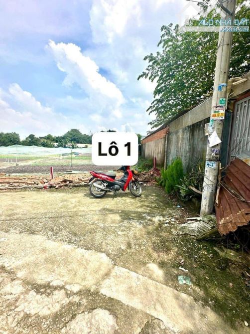 CẦN BÁN GẤP 2 LÔ ĐẤT MỖI LÔ 150M2 - 1TỶ - NGAY THỚI TAM THÔN - HÓC MÔN.