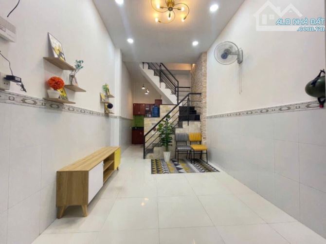 Bán nhà Âu Dương Lân, quận 8, 42m2, 4 tầng BTCT, 4 phòng ngủ, sổ hồng riêng, nhỉnh 4 tỷ