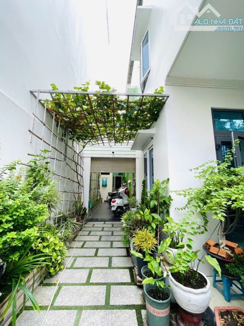 Cần bán biệt thự mini xinh xắn xây dựng tâm huyết mặt tiền đường Lê Chân, Tp Nha Trang
