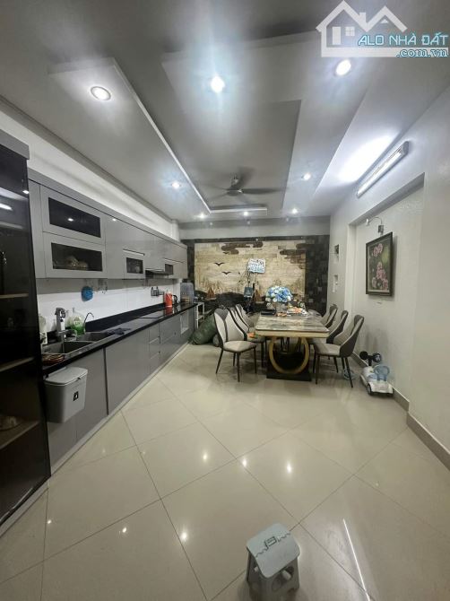 9.8 TỶ NHÀ 5 TẦNG , TRẦN DUY HƯNG, 52M2