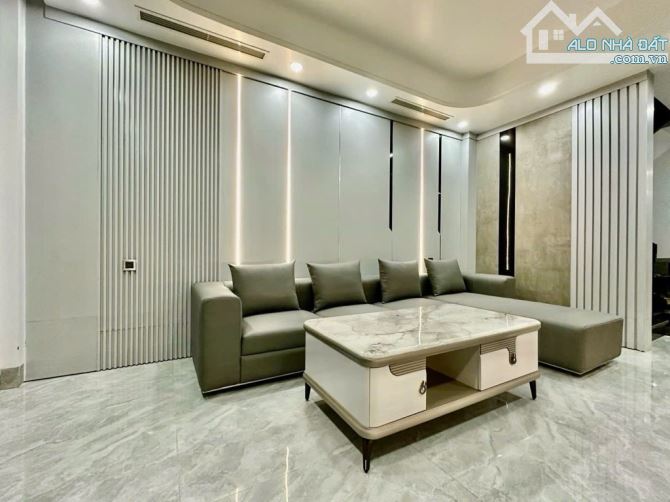 Bán nhà phố Kim Đồng, HIẾM!!. Diện tích 50m2, nhà phân lô, thang máy, kinh doanh, giá 9 tỷ