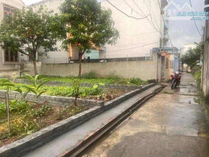 CHỈ 1 TỶ 080 Ô TÔ ĐỖ TẬN ĐẤT - ĐƯỜNG 3m   ⛔️Diện tích: 50M2 👉Mặt tiền = Hậu = 4m  Tại PHÚ