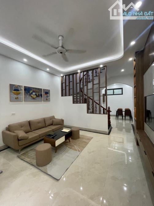 Bán nhà đẹp phố vip Ngọc Lâm, Long Biên 90m2, mặt tiền 4,5m, giá 7 tỷ 9 về ở luôn