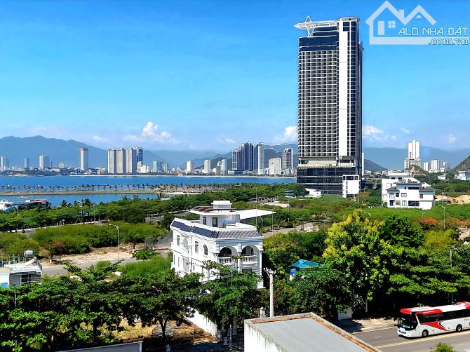 Bán nhà mặt đường lớn, View công viên, View khu đô thị biển Vĩnh Hòa, Nha trang.