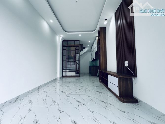 Siêu phẩm Tân Mai - Hoàng Mai 40m2 x 6T . Giá chỉ 7 Thang máy , ô tô đỗ - 1