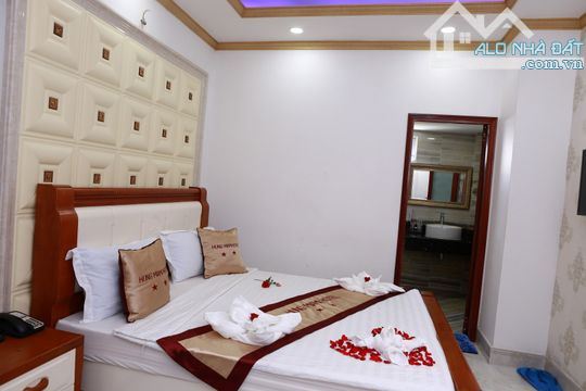 Bán KS mặt tiền Bàu Cát - Tân Bình (8X18m) hầm + 9 tầng, 36 phòng,thu nhập 200tr - 1