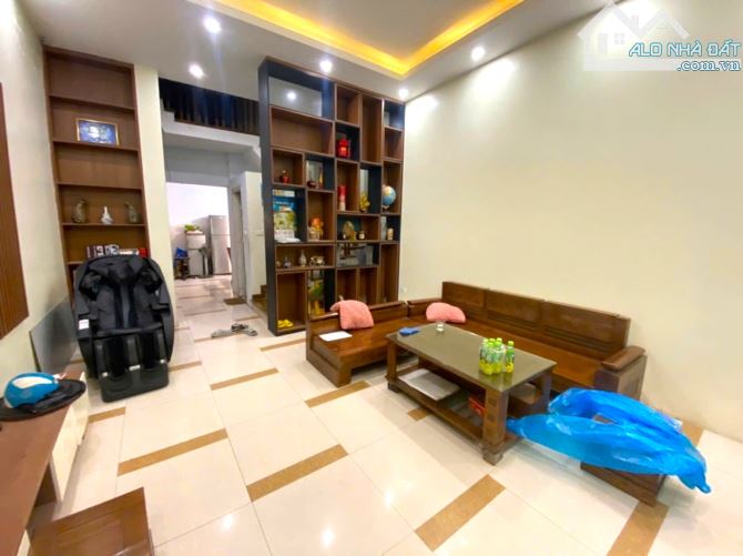 Bán nhà Phố Đặng Văn Ngữ 95m2, 1 nhà ra mặt Phố, Ngõ ô tô tránh - 1