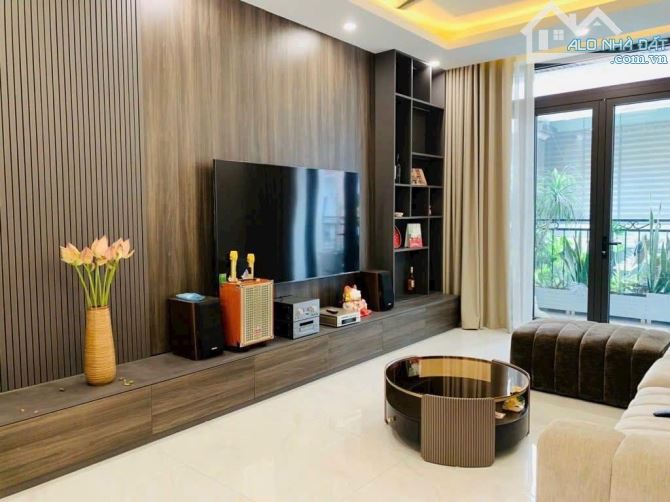 Bán nhà Ngọc Lâm, Long Biên 45m2, mặt tiền 5m, 6 tầng, giá 7 tỷ 2, về ở ngay và luôn - 1