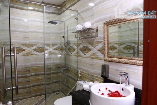 Bán KS mặt tiền Bàu Cát - Tân Bình (8X18m) hầm + 9 tầng, 36 phòng,thu nhập 200tr - 2