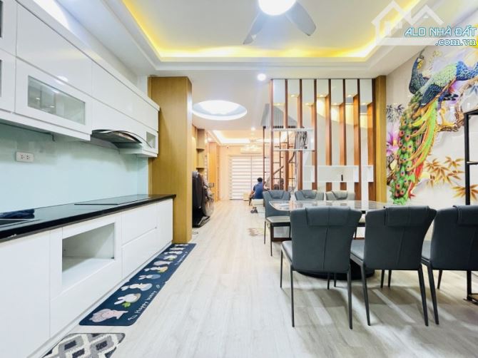Bán nhà Bồ Đề, Long Biên, 48M2, 5 TÂNG, mt 4.3m, GÂN HỒ, NỘI THẤT ĐẸP, Ở SƯỚNG, ĐẦU TƯ. - 2