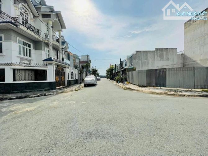 Lô Góc 2 Mặt tiền đường nhựa 14m, Khu dân cư Cao Cấp gần Sát TP.HCM - 2
